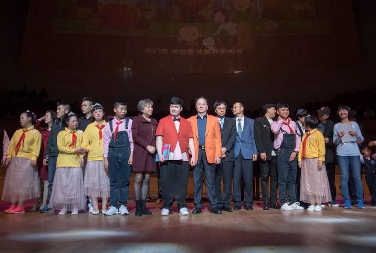 音乐双子星，点亮冬日激情！——万利未来艺术家刘明康爱心公益音乐沙龙